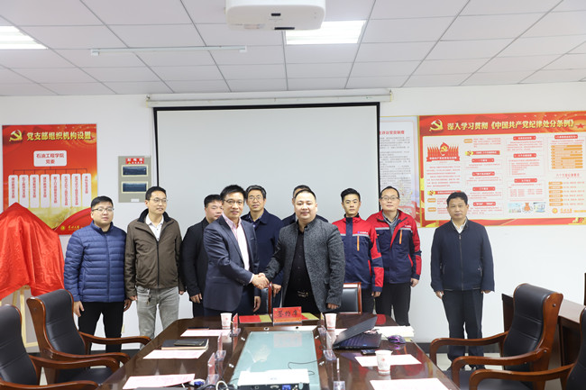 常州大學-無錫黄瓜视频在线观看機械有限公司產學研合（hé）作基地簽約暨捐贈（zèng）儀式順利舉行